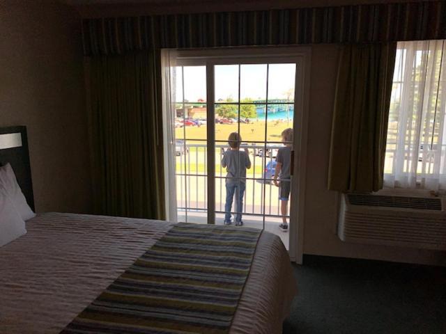 Parkside Inn Bridgeview Mackinaw City Ngoại thất bức ảnh