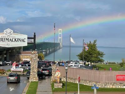 Parkside Inn Bridgeview Mackinaw City Ngoại thất bức ảnh