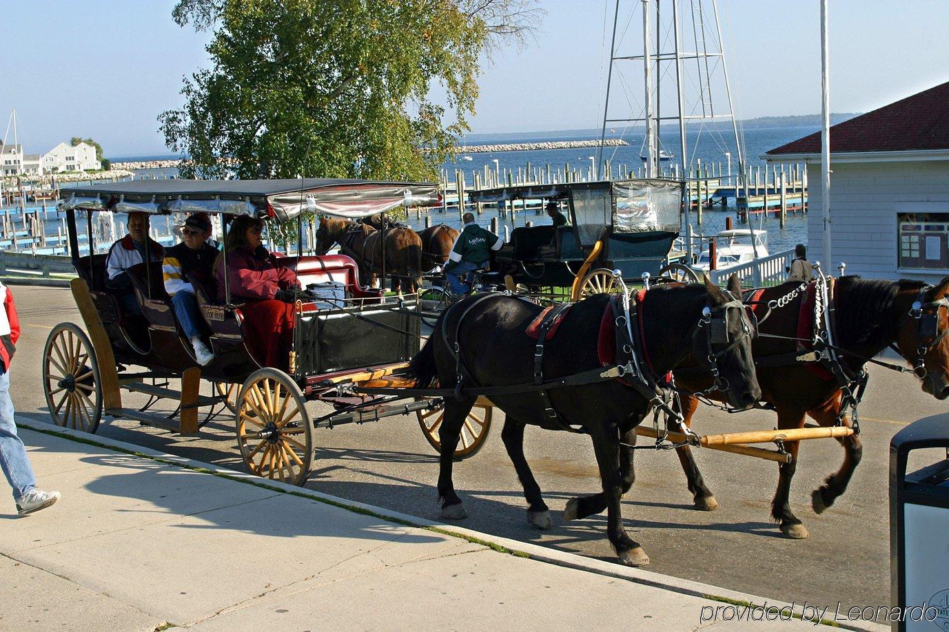 Parkside Inn Bridgeview Mackinaw City Ngoại thất bức ảnh